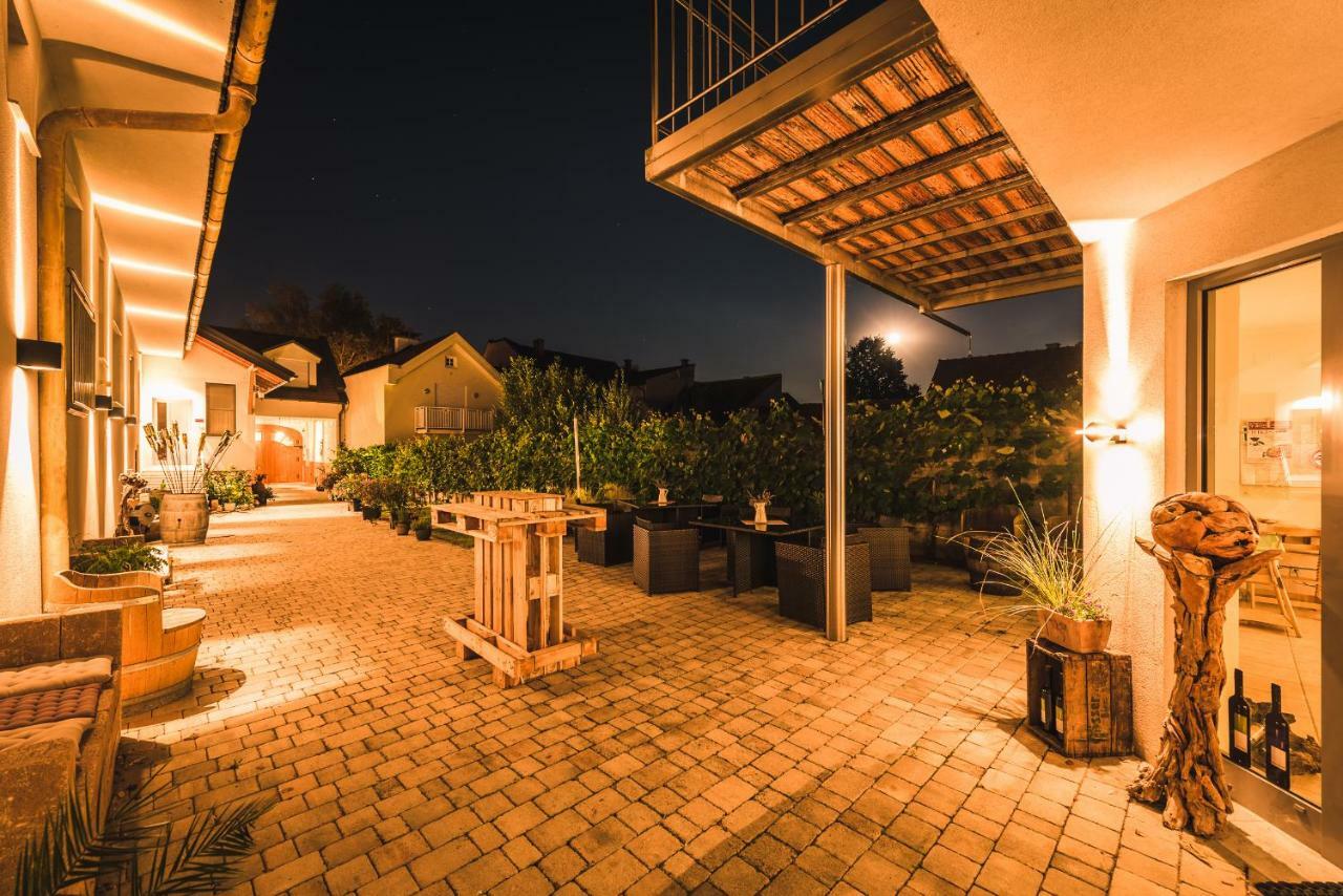 Weingut Gaestehaus D&D Haider Jois Buitenkant foto